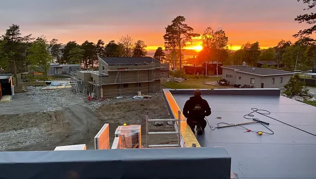 Tak i solnedgang